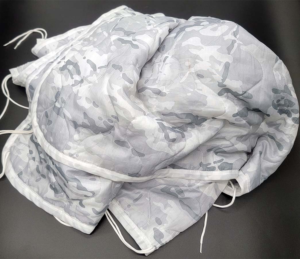 Snow camo Poncho Liner aka Woobie