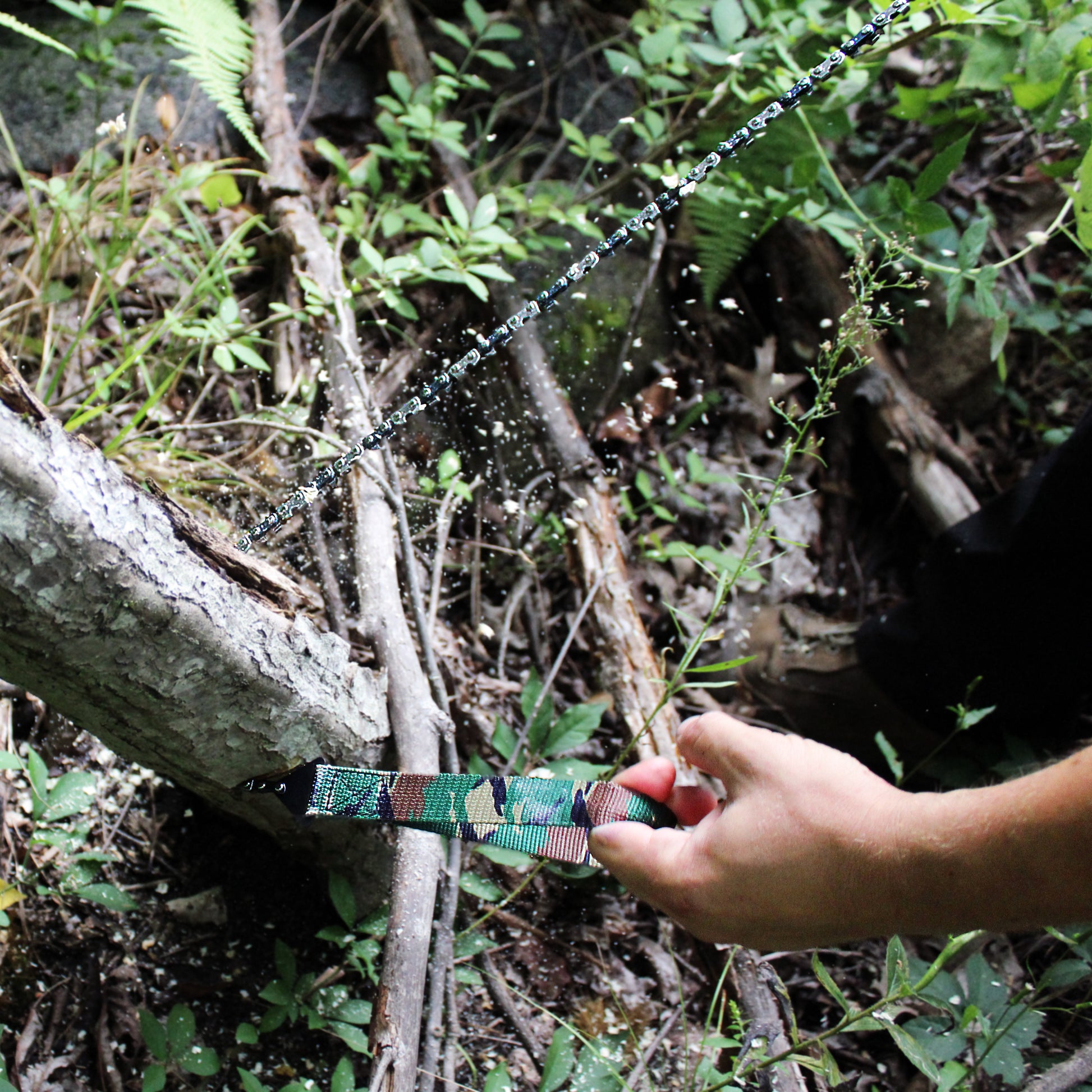 Pocket Chainsaw sawing